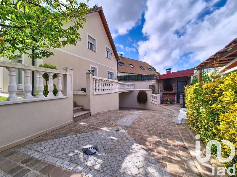 Maison - 210 m² - 7 pièces