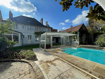 Maison - 295 m² - 10 pièces