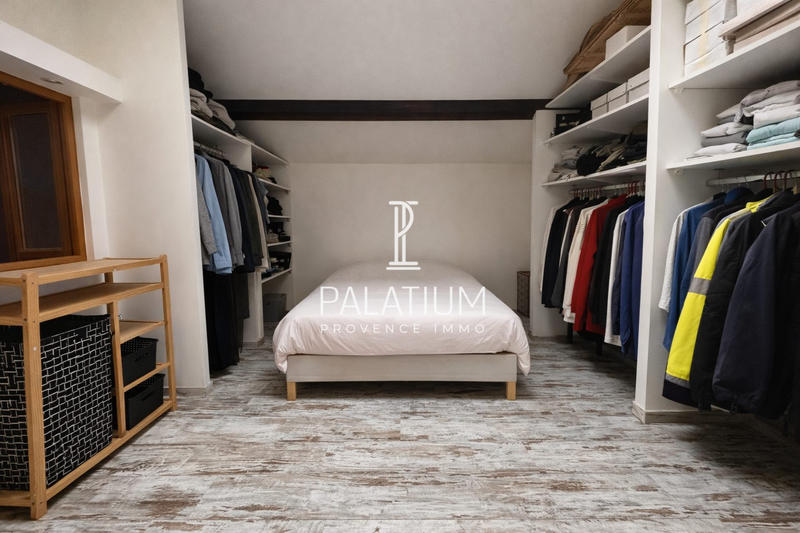 Maison - 251 m² - 7 pièces