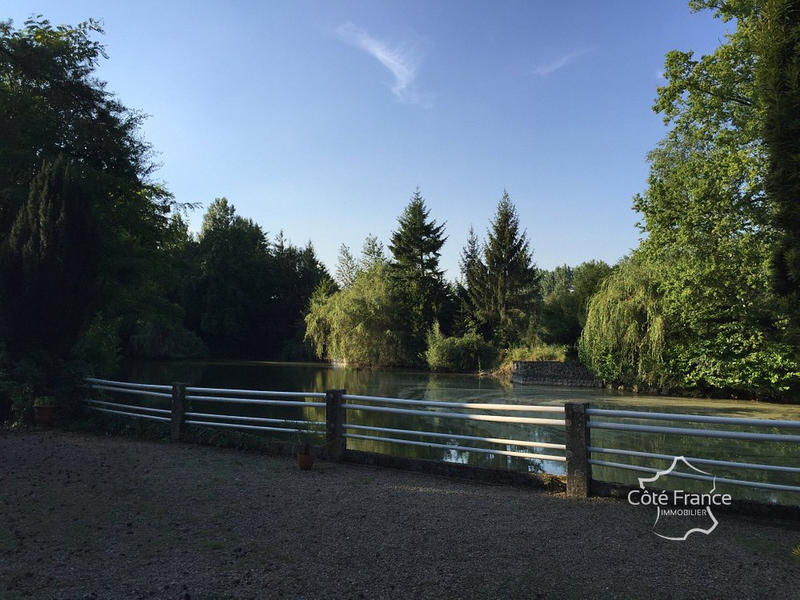 Local commercial - 739 m²