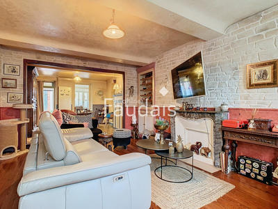 Maison - 248 m² - 10 pièces