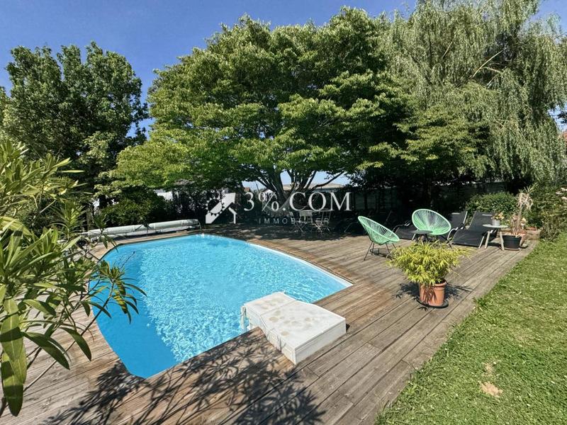 Propriété - 460 m² - 12 pièces