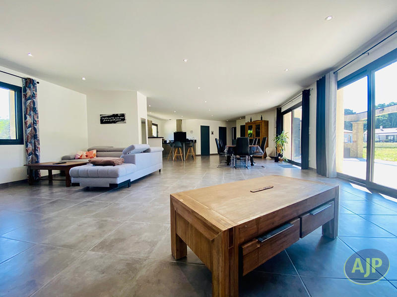 Maison - 145 m² - 5 pièces