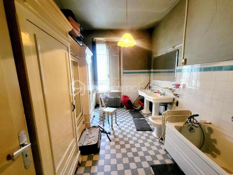 Maison - 376 m² - 19 pièces