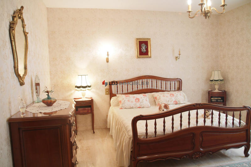 Maison traditionnelle - 200 m² - 7 pièces