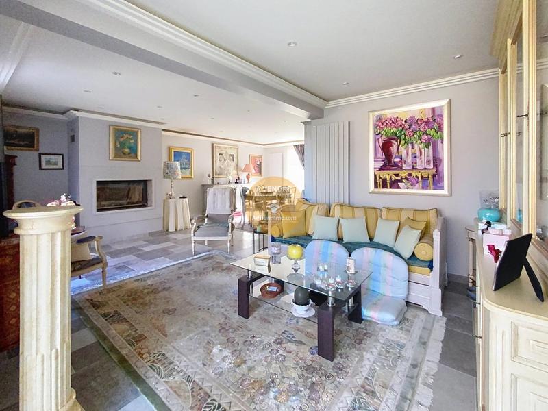 Maison - 181 m² - 7 pièces