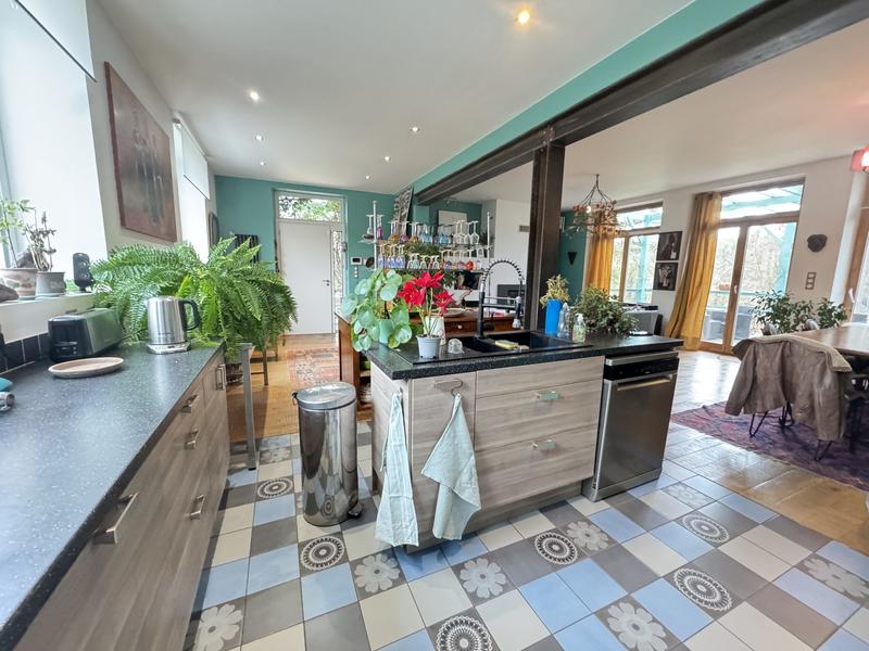 Maison - 180 m² - 7 pièces