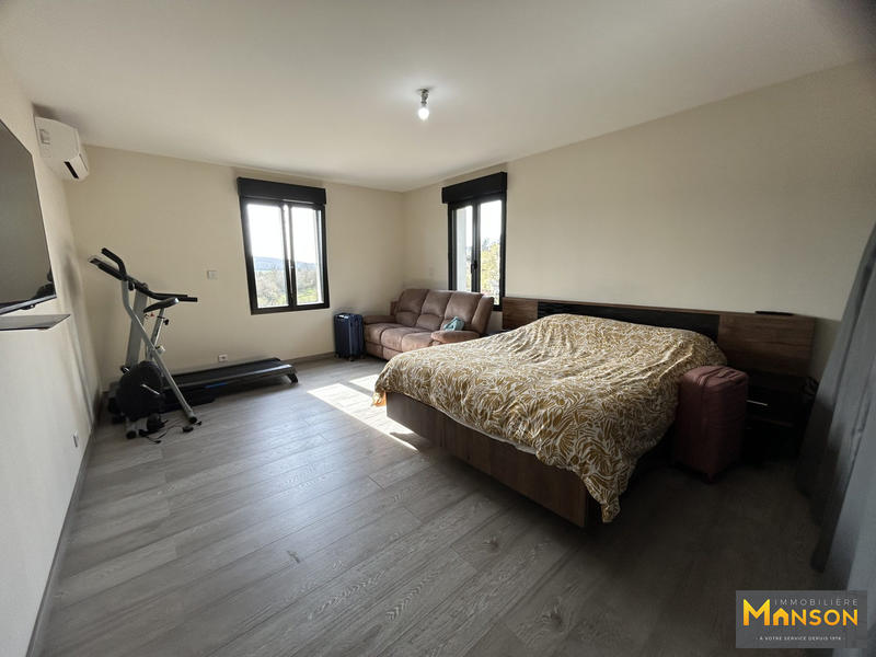 Maison - 223 m² - 9 pièces