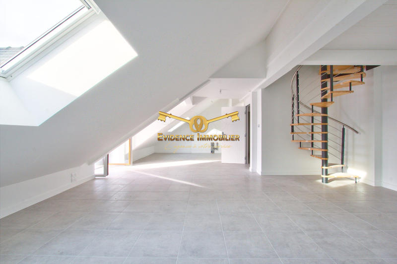 Appartement - 93 m² - 5 pièces