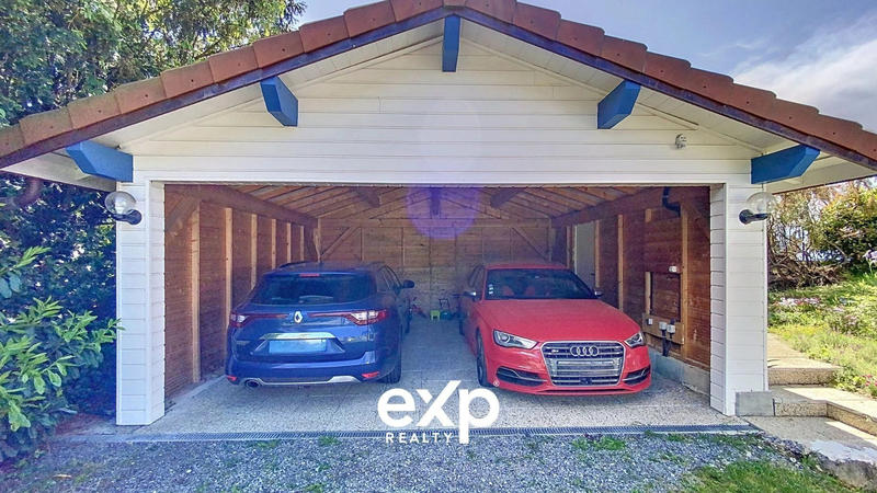 Maison - 219 m² - 9 pièces