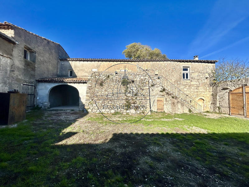 Mas - 700 m² - 10 pièces