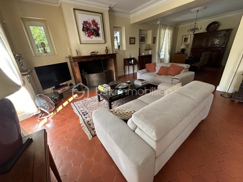 Propriété - 453 m² - 10 pièces