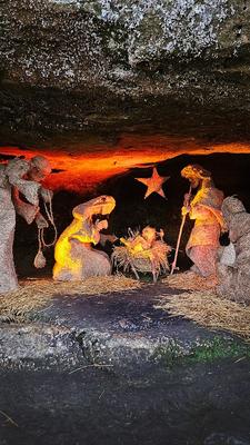 La Route des crèches de Noël - la Roque Saint Christophe