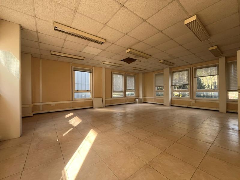 Bureau - 643 m²