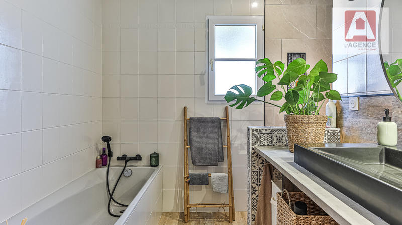 Maison - 93 m² - 4 pièces