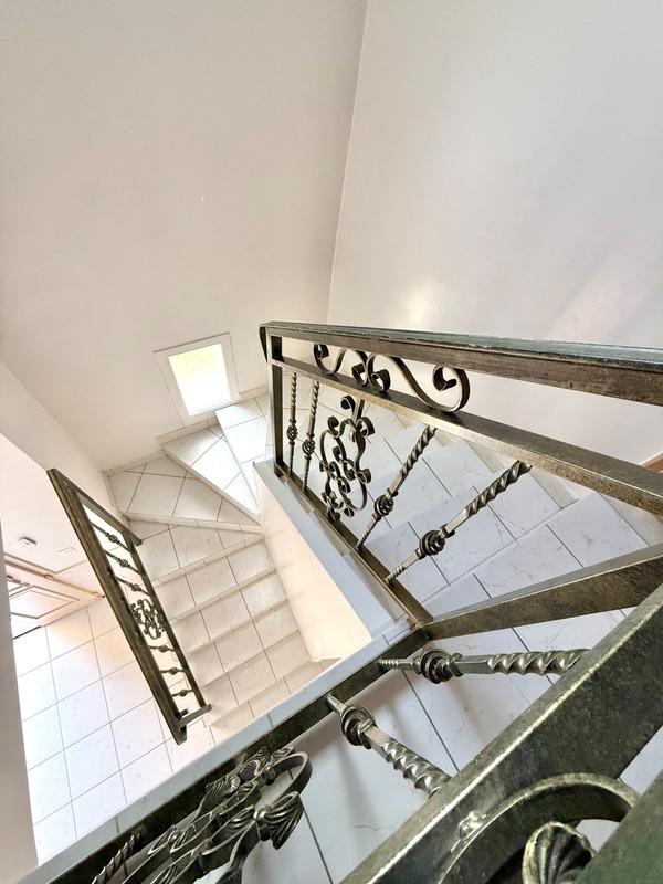 Maison - 230 m² - 7 pièces