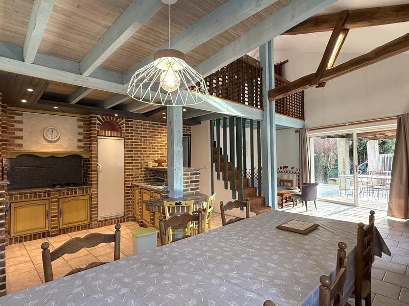 Maison - 345 m² - 13 pièces