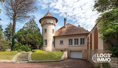 Maison - 320 m² - 27 pièces