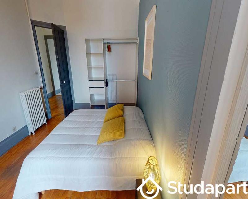 Chambre - 120 m² - 1 pièce