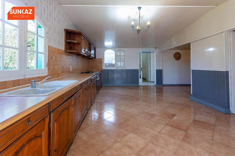 Maison - 220 m² - 7 pièces