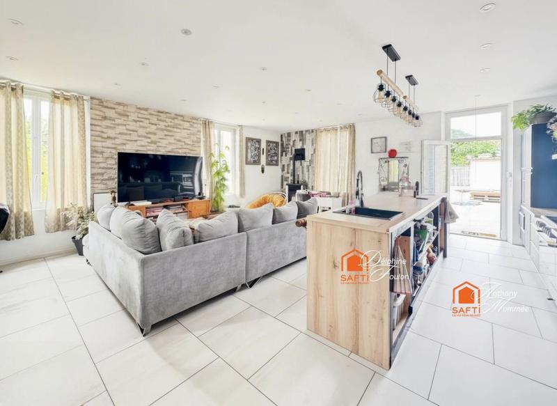 Maison - 234 m² - 10 pièces