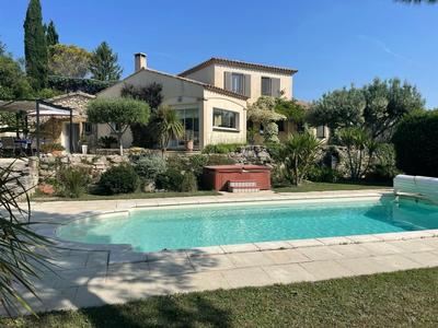 Villa - 196 m² - 7 pièces