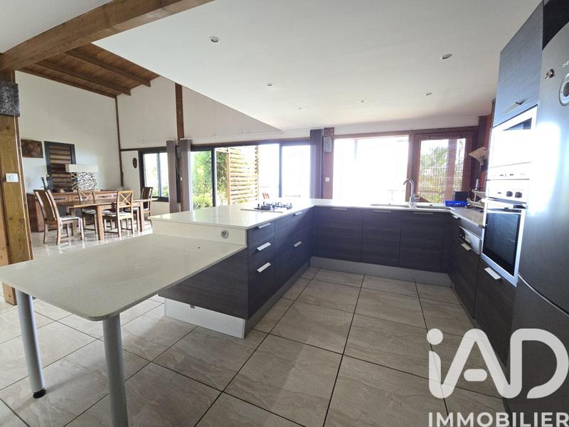 Maison - 181 m² - 5 pièces