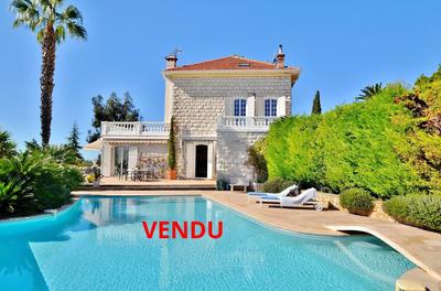 Villa - 250 m² - 6 pièces
