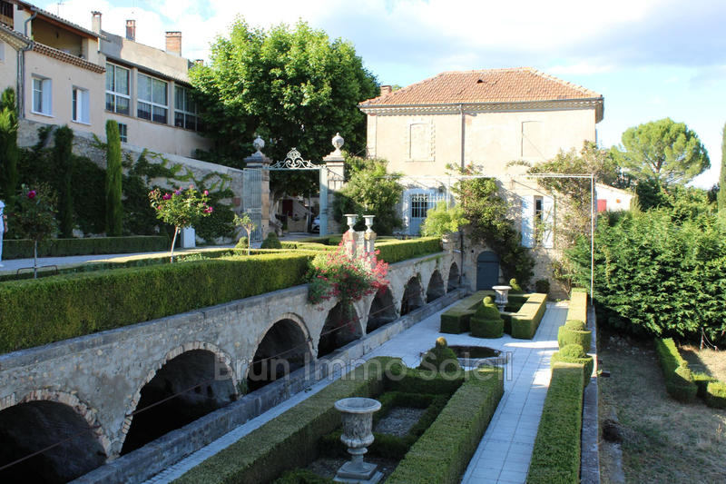 Maison - 904 m² - 23 pièces