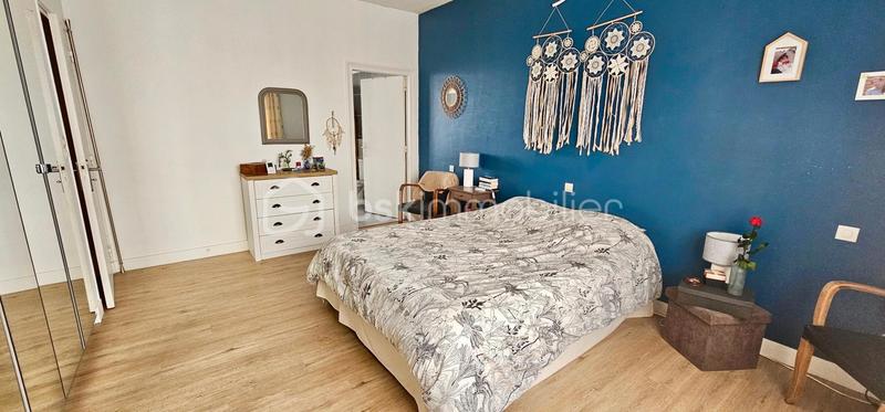 Maison - 210 m² - 9 pièces