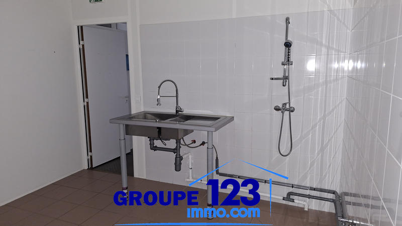 Local commercial - 212 m² - 7 pièces
