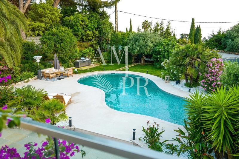 Villa - 400 m² - 9 pièces