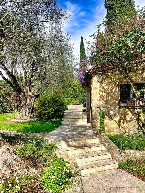 Maison - 210 m² - 8 pièces