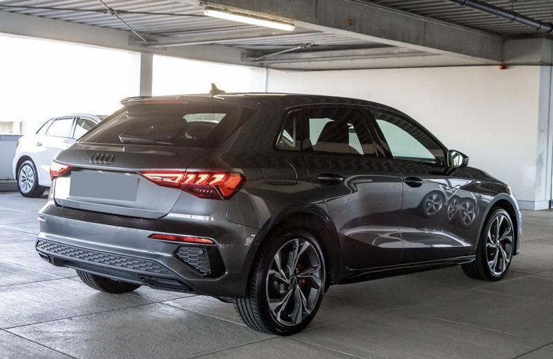 Audi A3 sportback 45 TFSIe 245 s-Line / Toit Ouvrant Matrix Led Sieges Elec Aff Tete Haute Regulateur de Distance