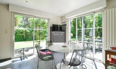 Villa - 265 m² - 8 pièces