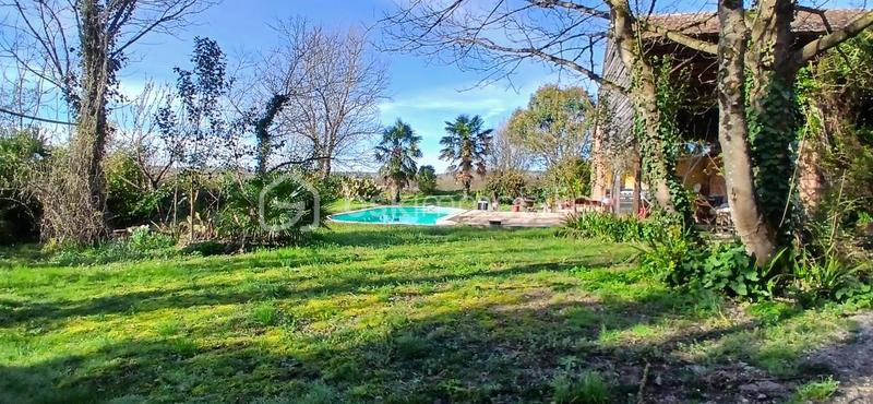 Demeure - 379 m² - 9 pièces