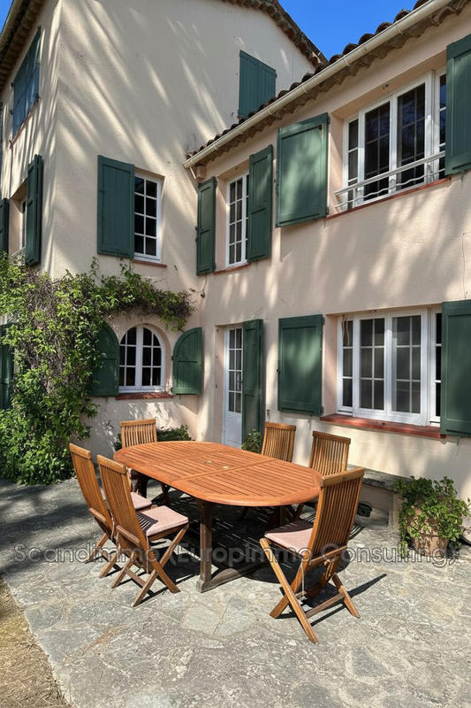 Maison - 174 m² - 9 pièces