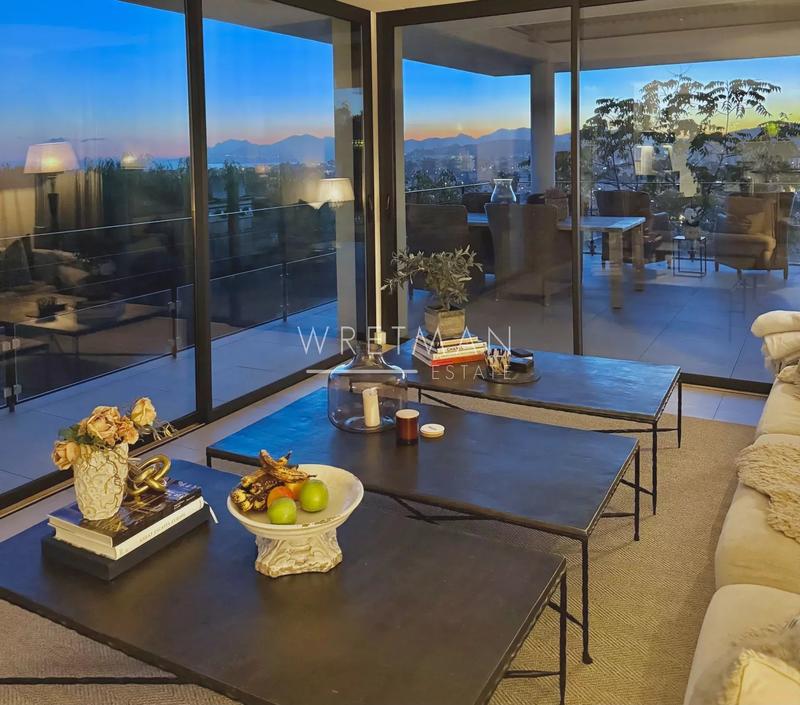 Villa - 242 m² - 6 pièces