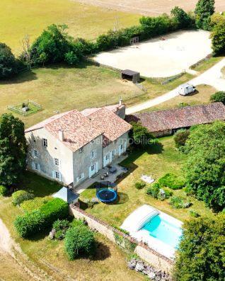 Corps de ferme - 297 m² - 9 pièces