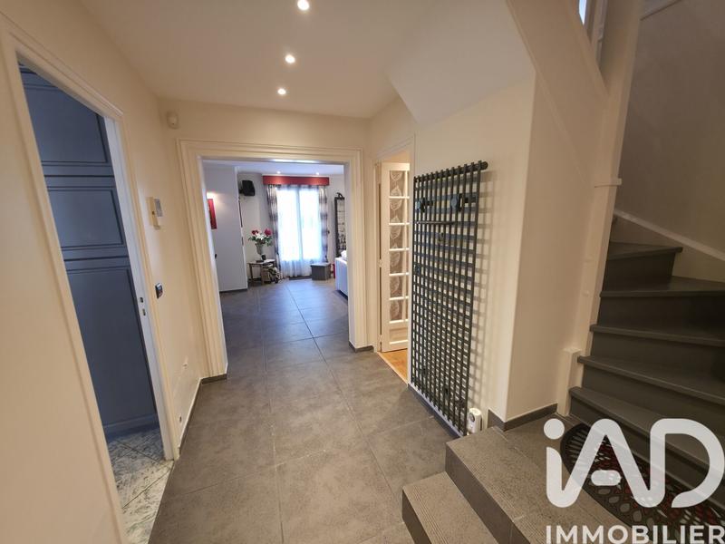 Maison - 222 m² - 7 pièces