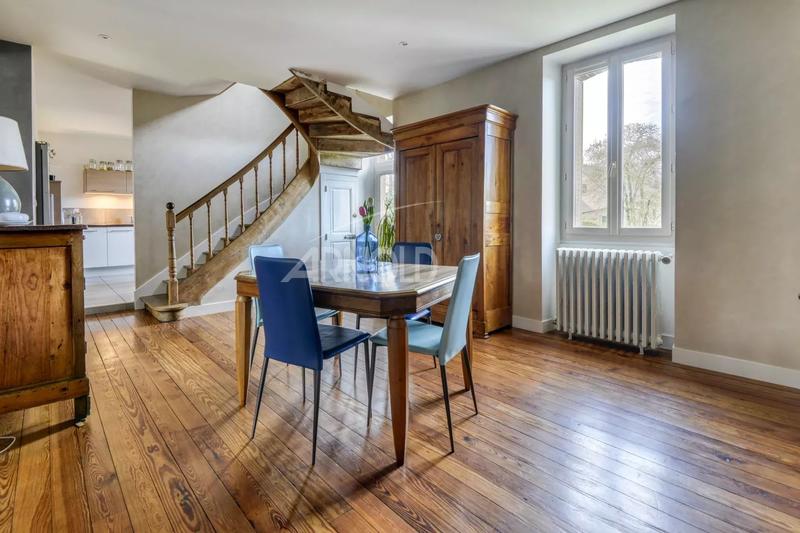 Maison - 189 m² - 9 pièces