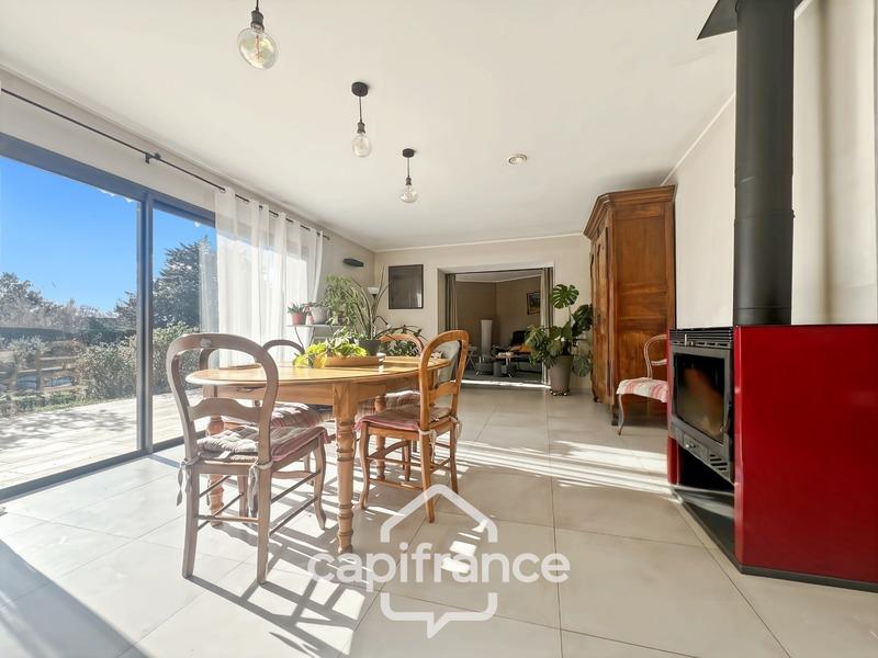 Maison - 203 m² - 6 pièces