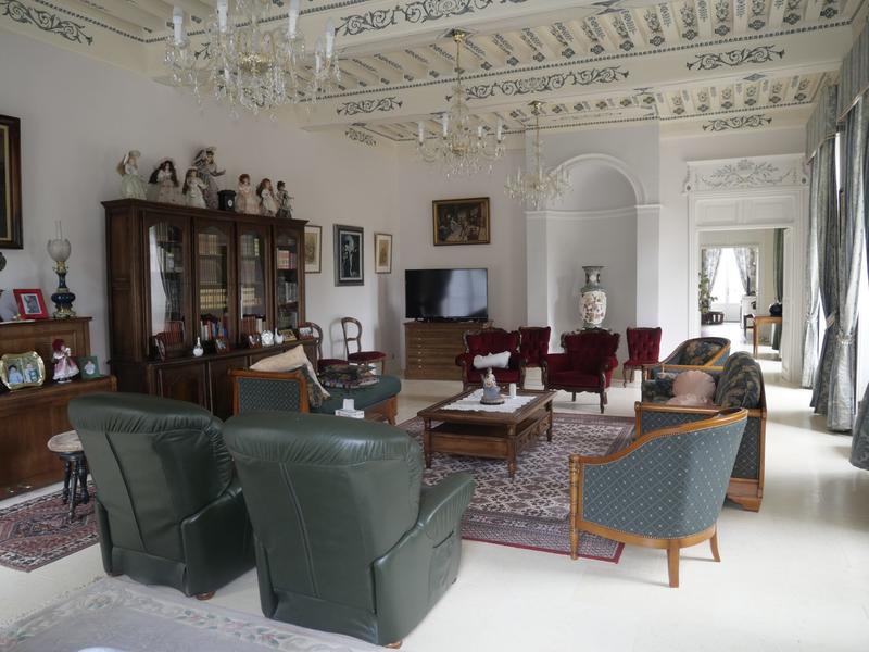 Château - 685 m² - 17 pièces