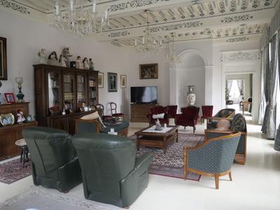 Château - 685 m² - 17 pièces