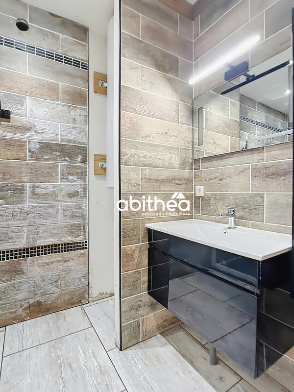 Maison - 360 m² - 2 pièces