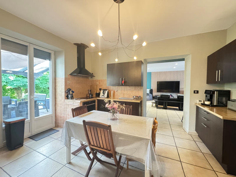 Maison - 338 m² - 8 pièces