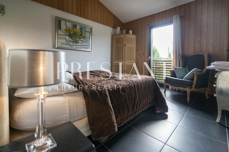 Maison - 421 m² - 10 pièces