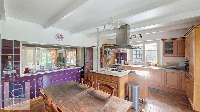 Maison - 241 m² - 7 pièces