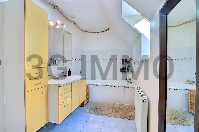 Maison jumelée - 129 m² - 7 pièces