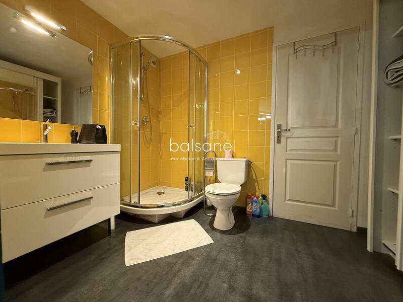 Maison - 242 m² - 6 pièces